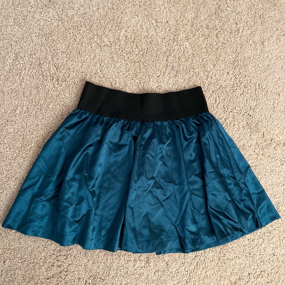 High waisted Satin green skirt
